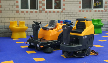 C120駕駛式掃地車服務(wù)于幼兒園